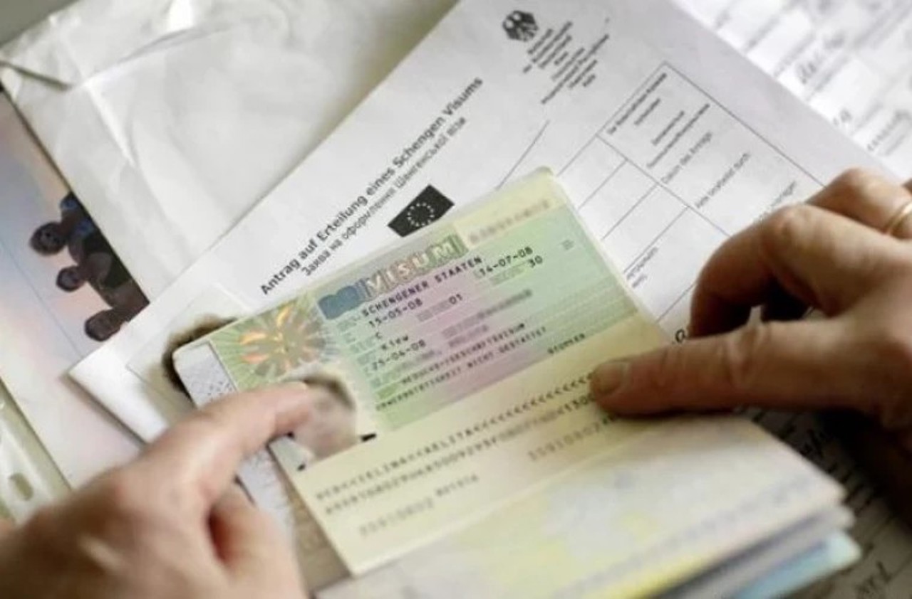 Un nou tip înșelăciune: o companie promite vize și locuri de muncă în Germania, operând cu documente false