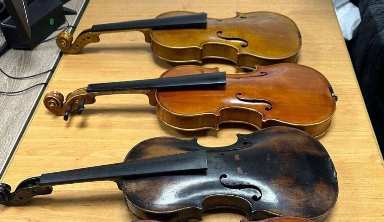 Четыре незадекларированные скрипки были обнаружены на таможне в Леушень
