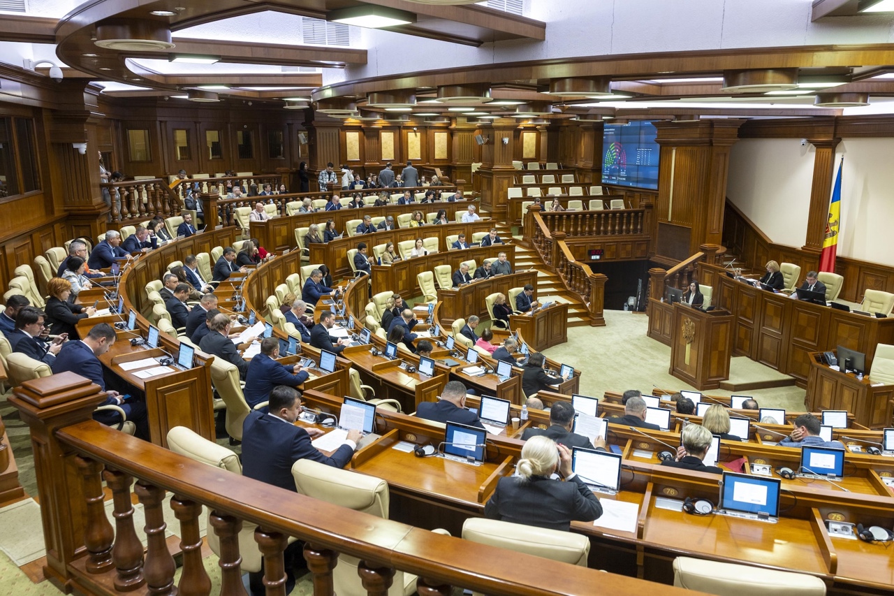 Instituțiile statului, chemate să dea explicații după atacurile cibernetice care au vizat datele personale a 750.000 de cetățeni