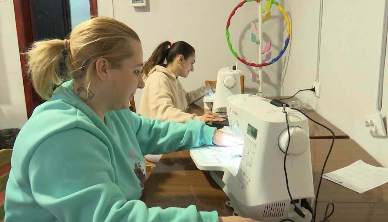 Peste 80 de refugiați ucraineni trăiesc de patru ani în căminul unei școli din Criuleni: „Mi-am făcut prieteni, dar îmi lipsește familia” 