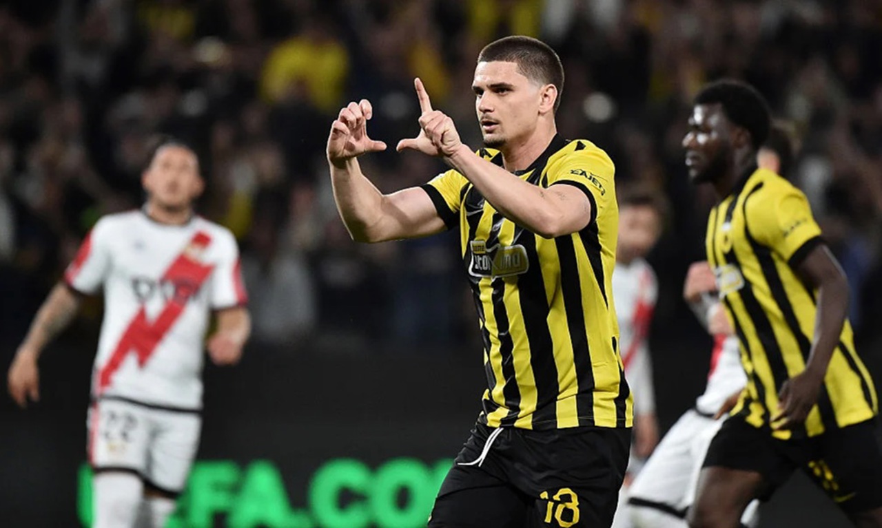 Răzvan Marin a marcat pentru AEK Atena în Liga Conferințelor