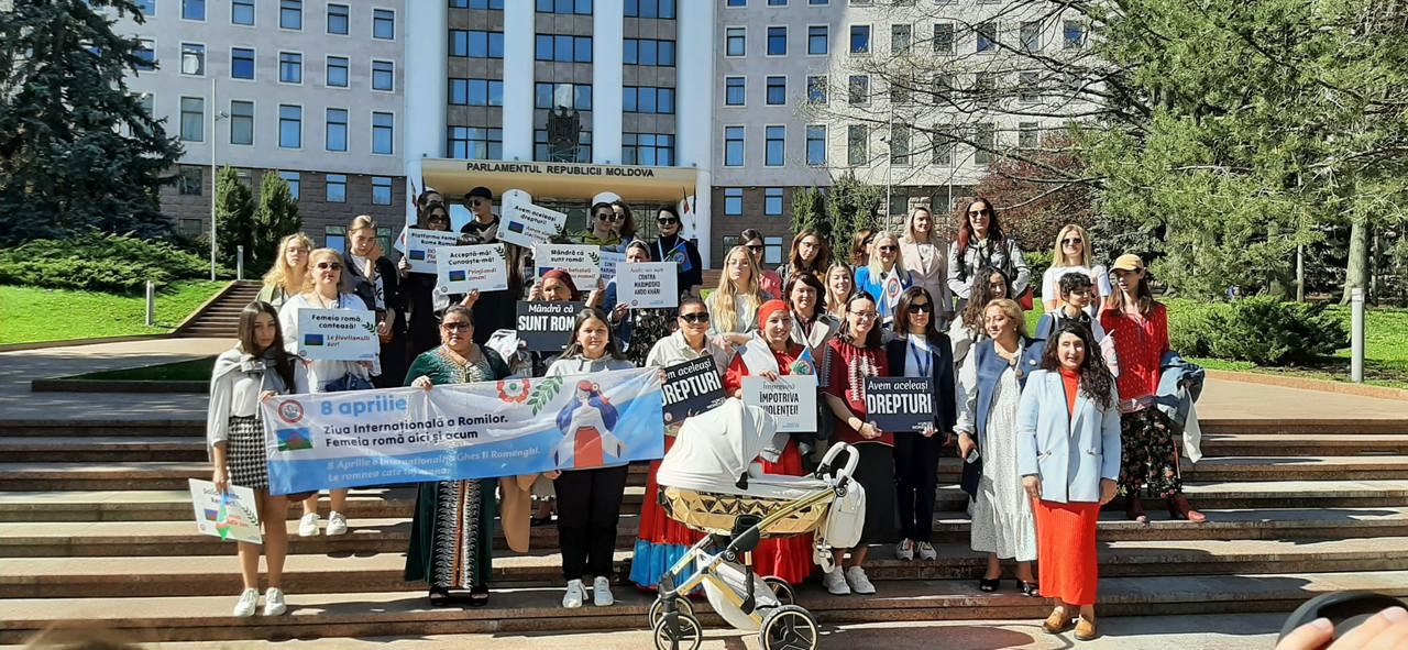 Un marș al femeilor rome pentru drepturi egale a avut loc la Chișinău