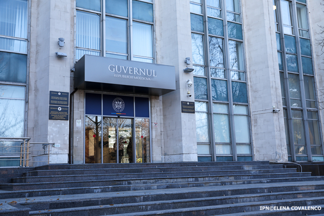 Presiuni economice: Premierul Munteanu cere instituțiilor publice să-și reducă cheltuielile