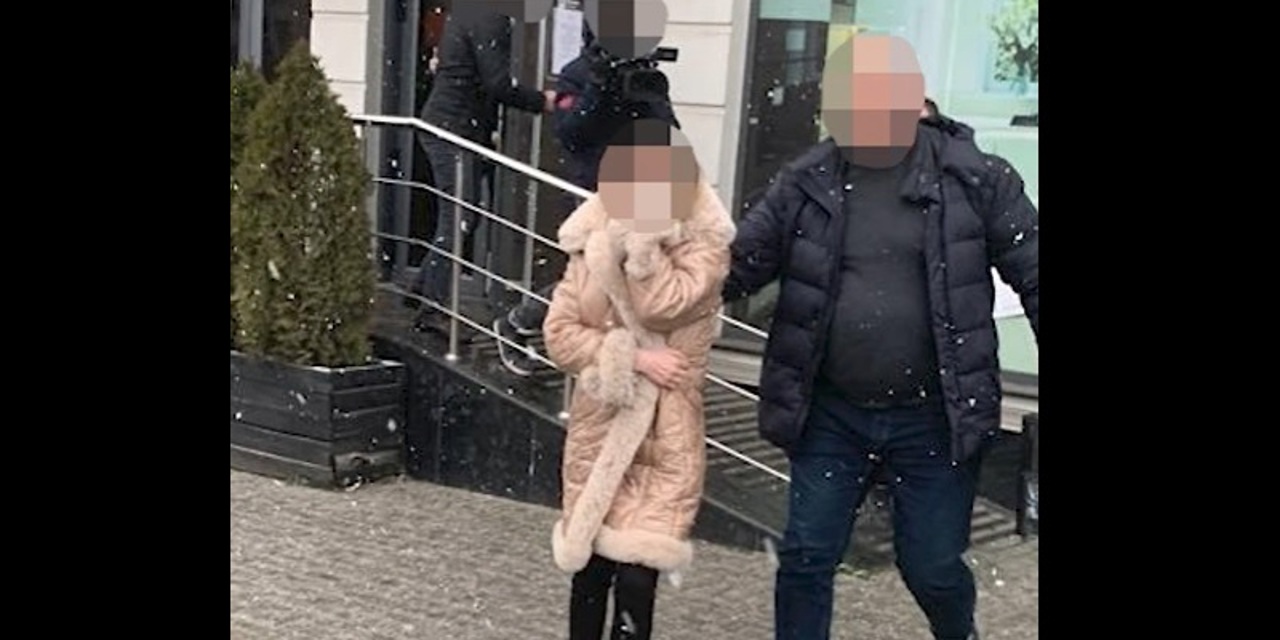 19 обысков и 5 задержанных в деле компании по производству кухонной мебели