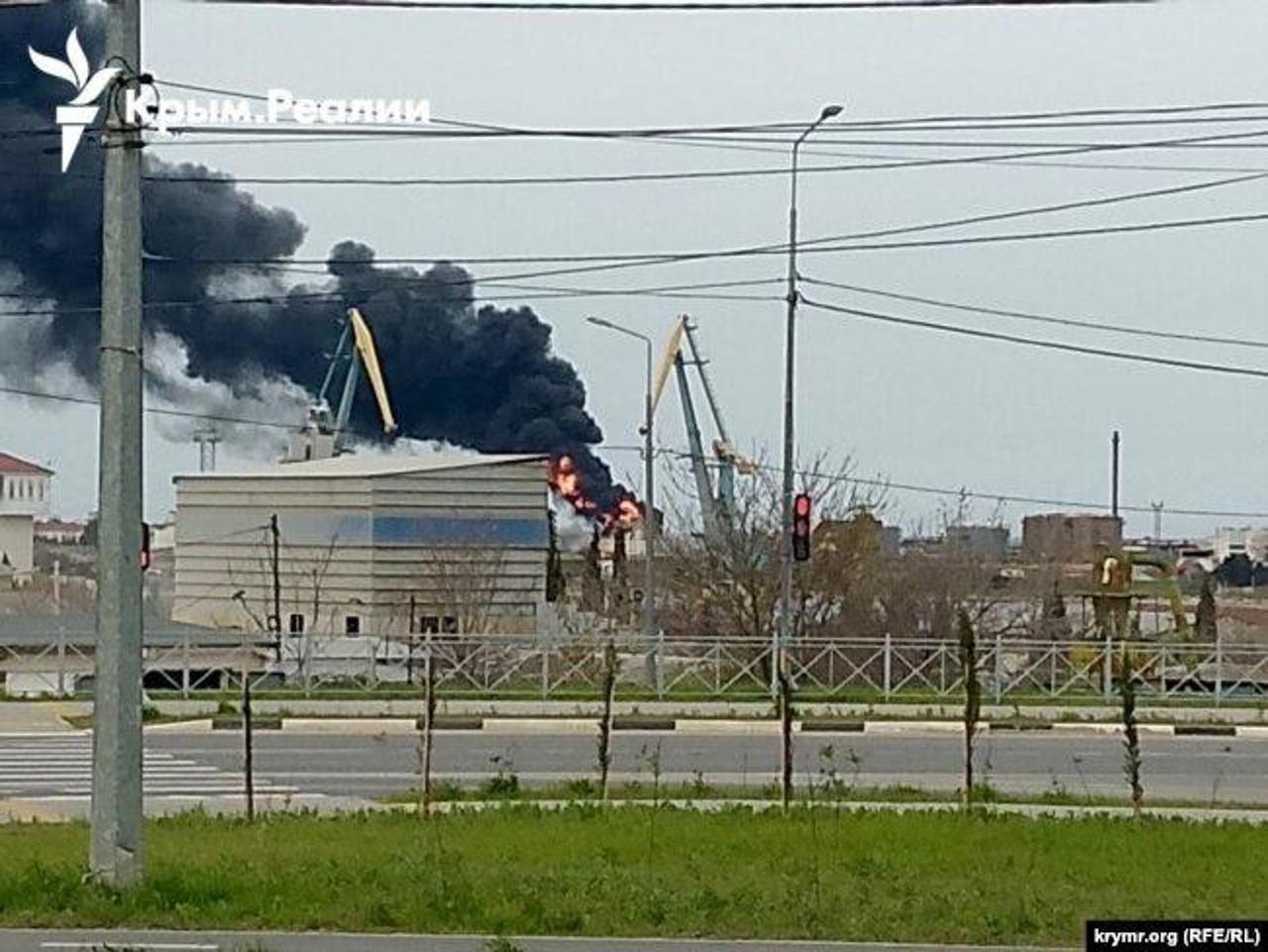 Atac cu drone în Crimeea: Ucraina susține că a avariat nave militare ruse și o importantă bază de combustibil