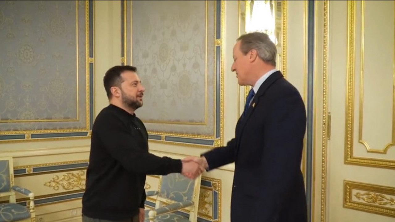 David Cameron a ajuns în Ucraina, la trei zile după ce a fost numit ministru de externe