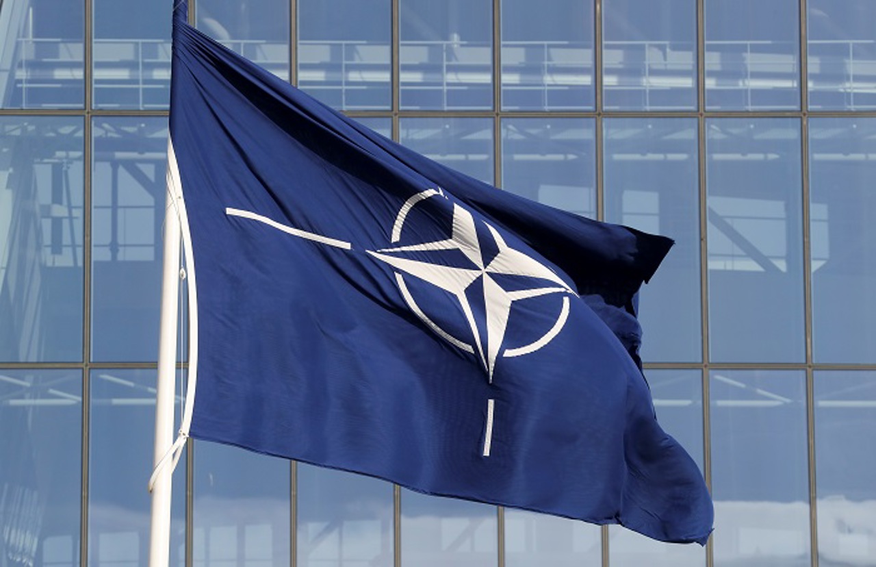 Corespondență//NATO se întărește și va desfășura mai multe arme nucleare