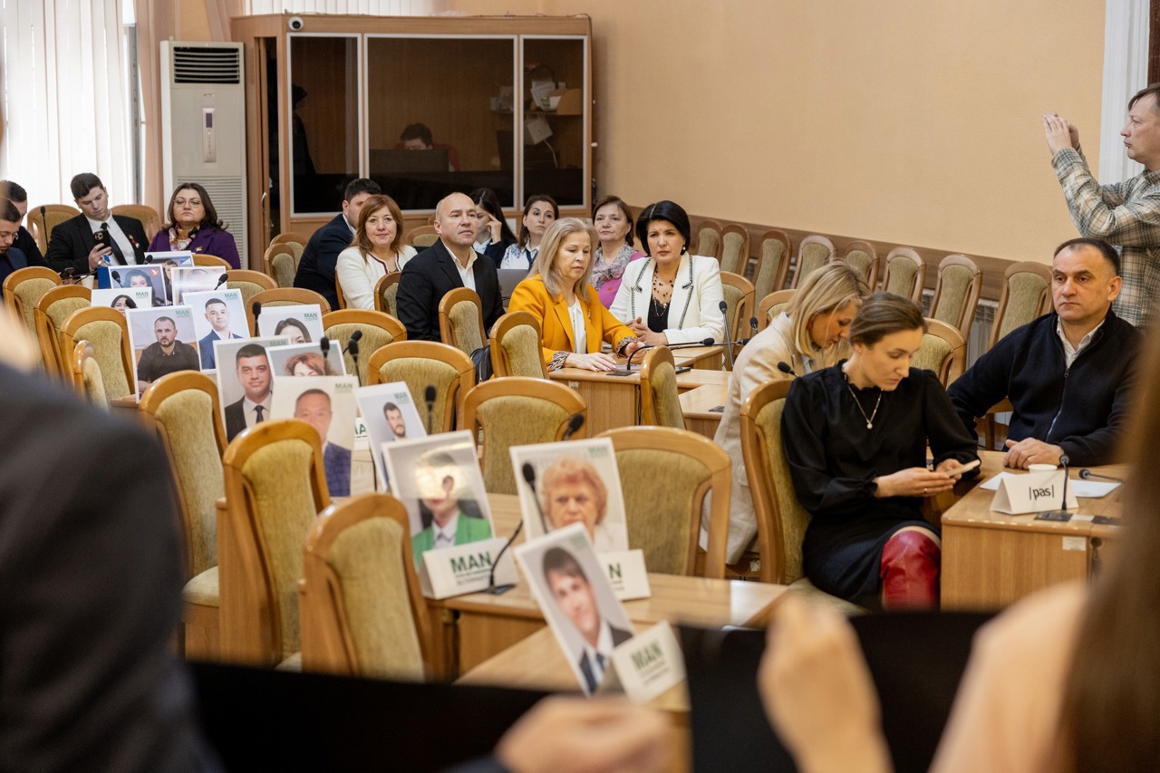 „Să fie recuperat fiecare leu achitat nejustificat”: PAS cere CNA să verifice plățile pentru consilierii MAN de la ședințele CMC fără cvorum