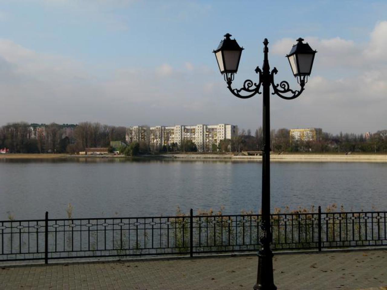 В шаге от трагедии. Два человека и четвероногие спасены от утопления в озере «Валя Морилор»