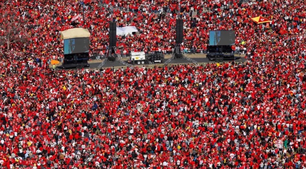 1 person dead, more than 20 wounded in shooting following Super Bowl parade