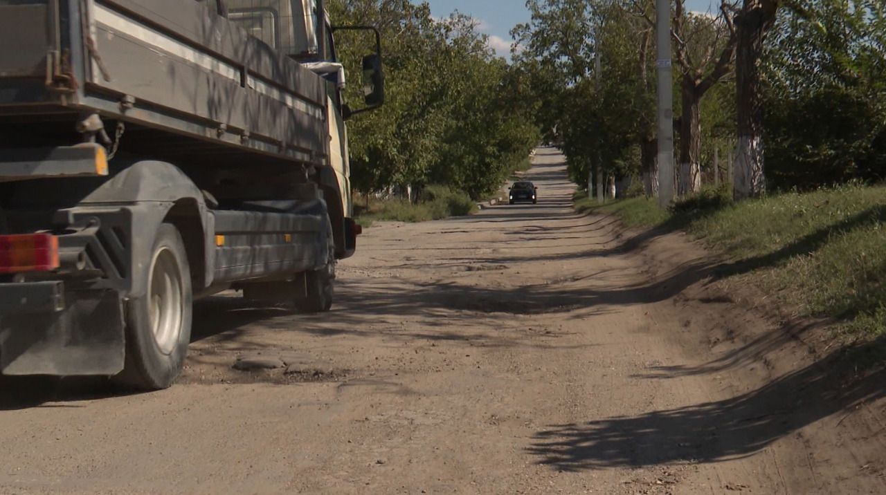 Potholes: A nightmare road to Cheltuitori village