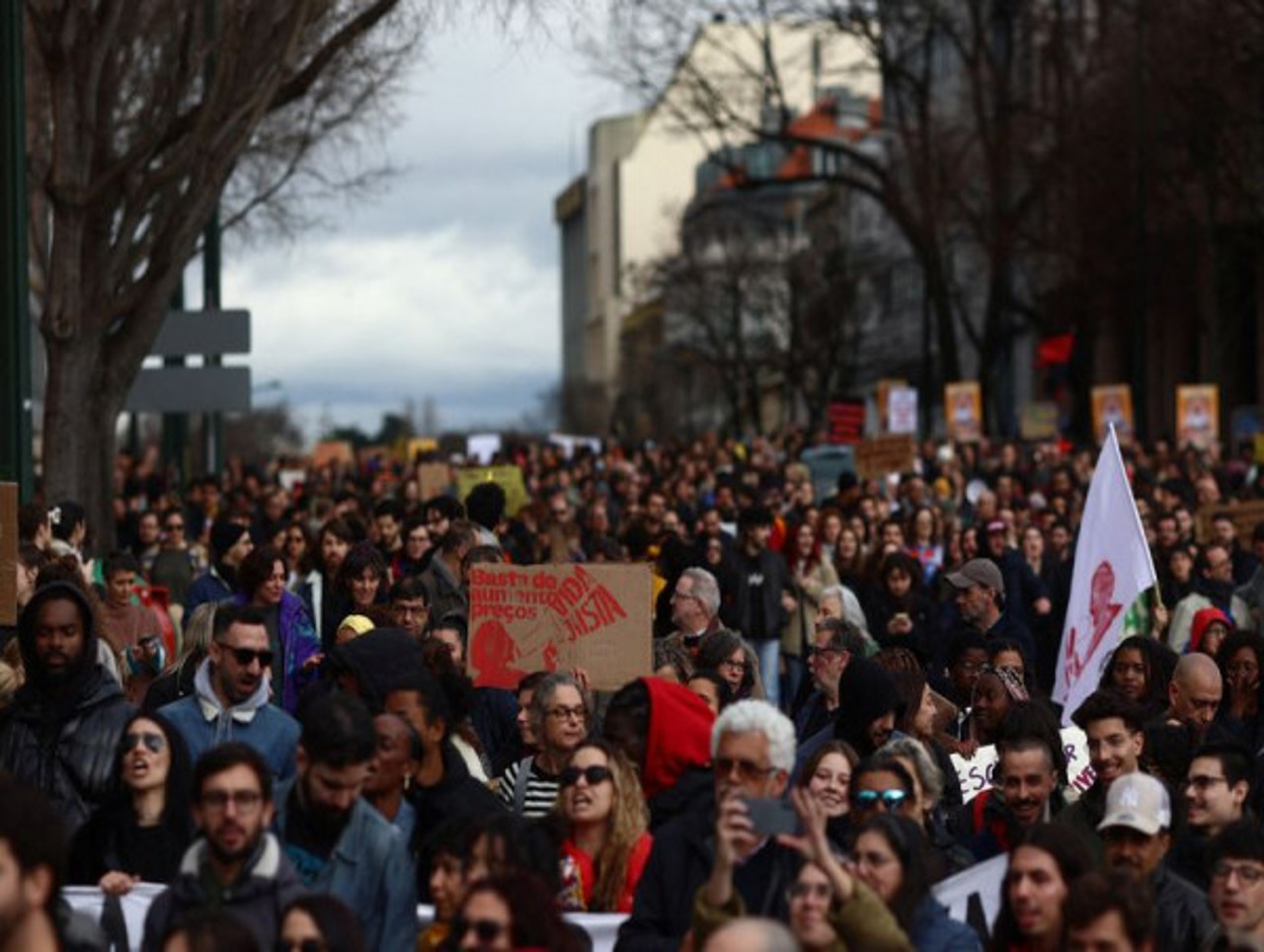 Portugalia: Mii de de oameni au protestat împotriva creșterii prețurilor