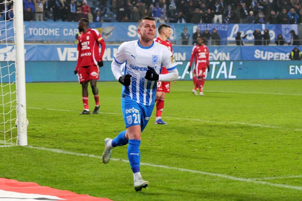 Cicâldău și Etim au marcat, iar CSU Craiova a urcat din nou pe primul loc în clasamentul Superligii românești de fotbal 