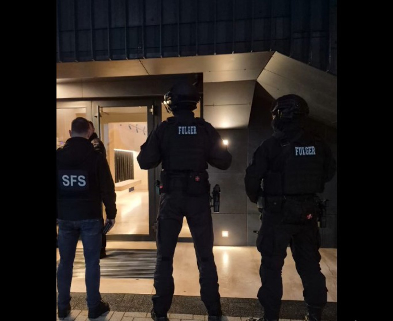 Fraudă imobiliară de peste 25 de milioane de lei: Șase persoane, reținute în urma perchezițiilor 