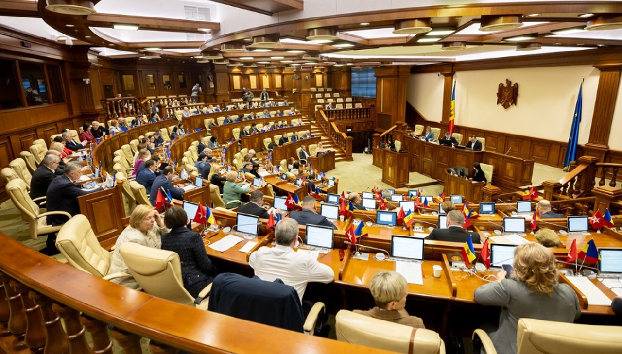Одобрено в первом чтении: Республика Молдова приостановит действие Договора об обычных вооруженных силах в Европе