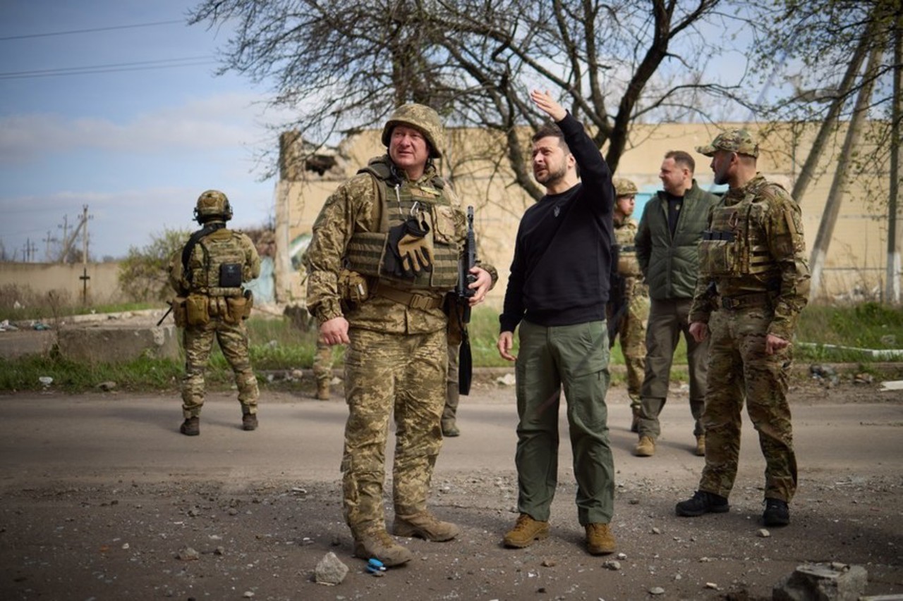 Zelenski visited the besieged town of Avdiivka in eastern Ukraine