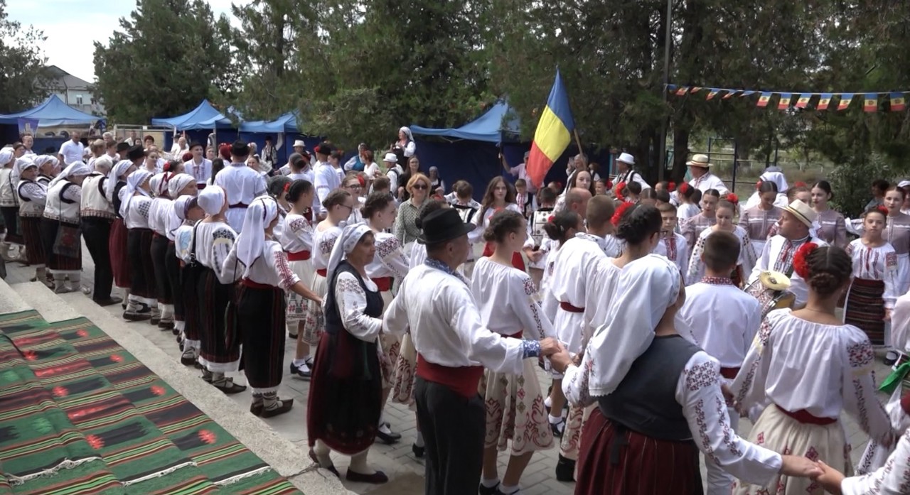 Sărbătoarea cântecului și a portului popular, la Bucuria: Festivalul care a adunat peste 20 de formații de pe ambele maluri ale Prutului