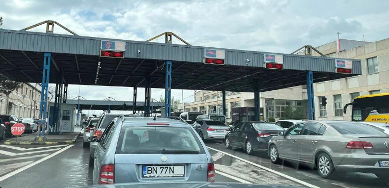 Driver questioned after rocket launcher parts seized near Romania border