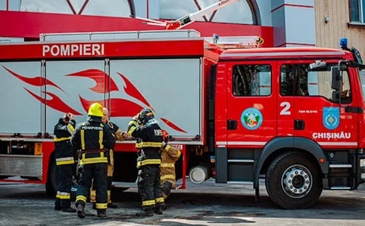 Un apartament din zona Circului, cuprins de flăcări. Pompierii, la fața locului