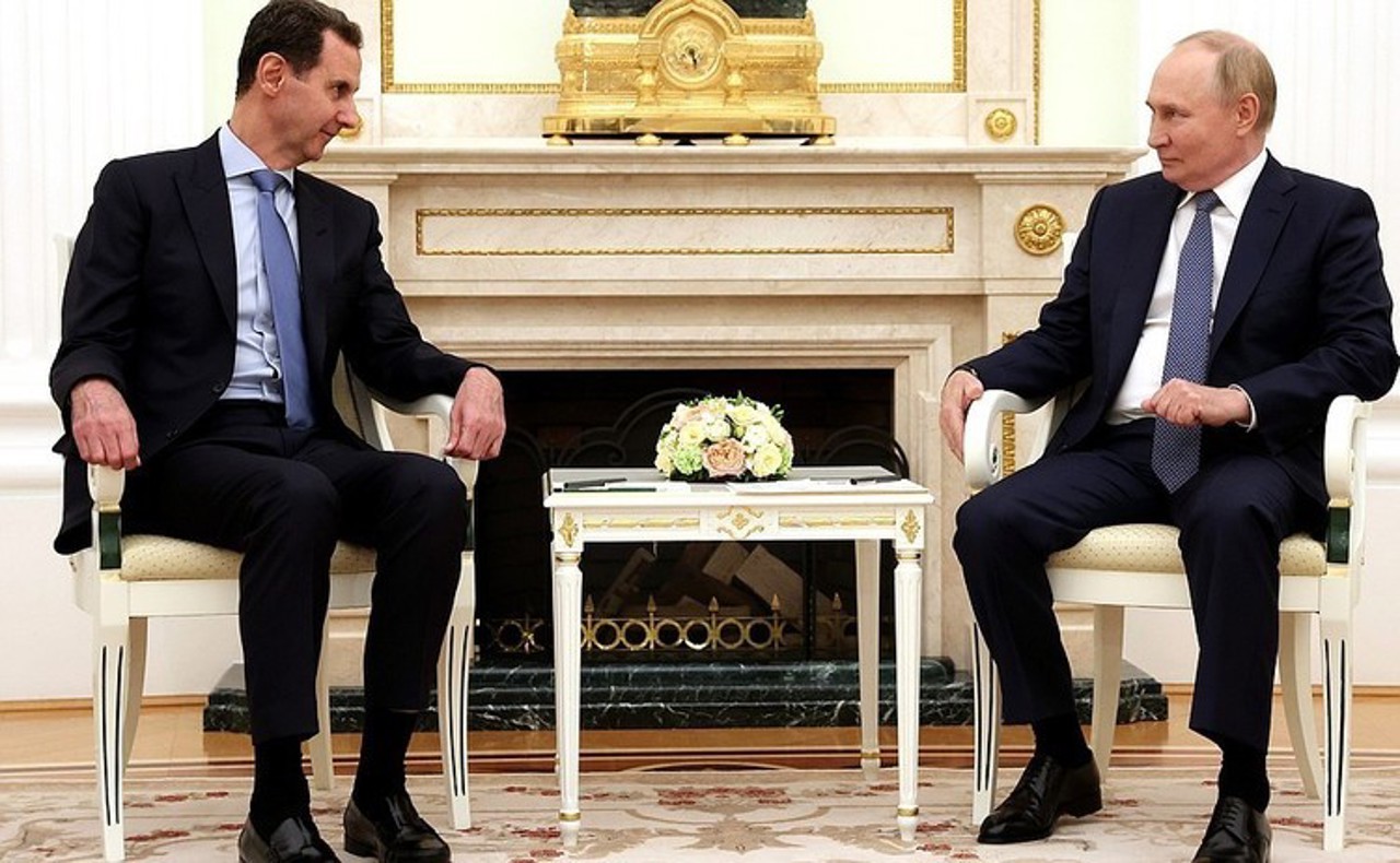 Kremlinul a confirmat că Bashar al Assad a sosit la Moscova. Decizia de a acorda azil lui Assad și familiei sale a fost luată de Vladimir Putin, a spus Peskov