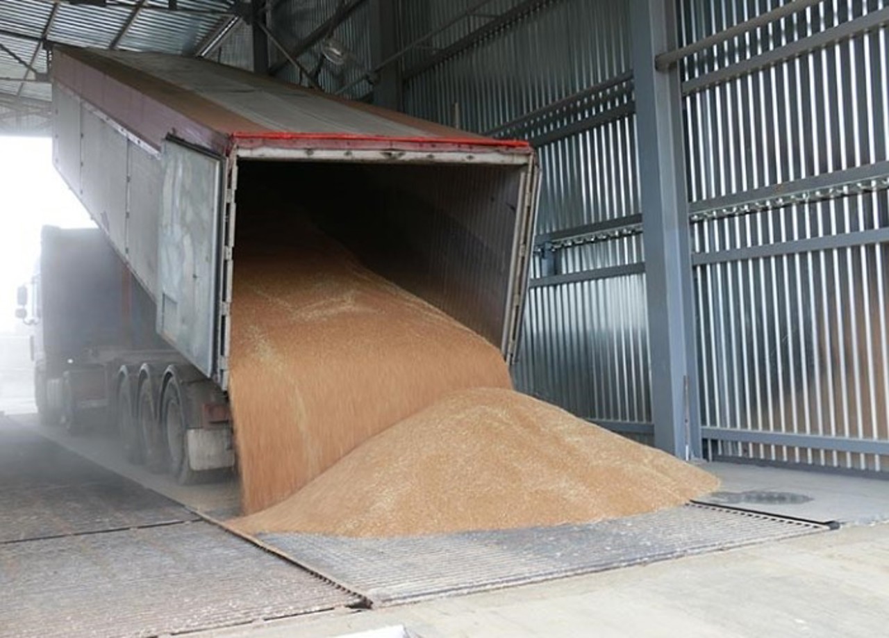 Wheat and barley trucks allowed on roads despite high temperatures