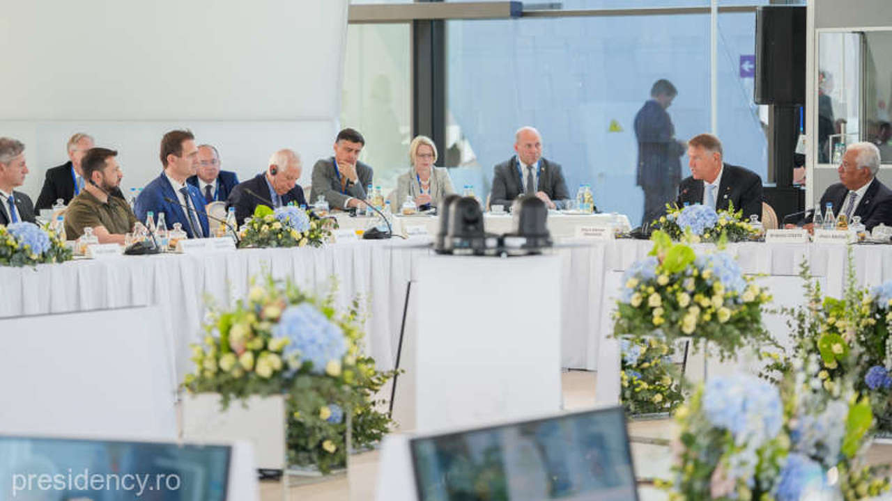 President Klaus Iohannis and his Ukrainian counterpart Volodimir Zelenski issued a joint statement on Ukraine's Euro-Atlantic integration