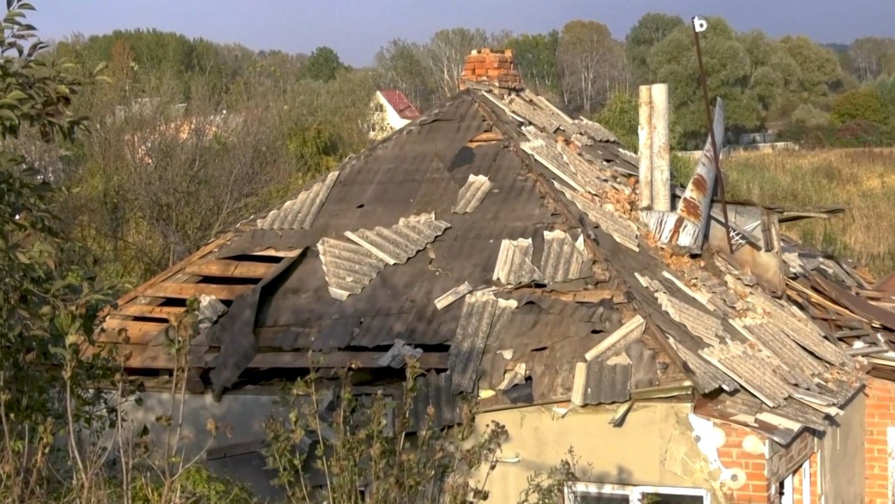 În Ucraina, oamenii se pregătesc pentru o iarnă grea, în condițiile în care atacurile rusești asupra infrastructurii continuă