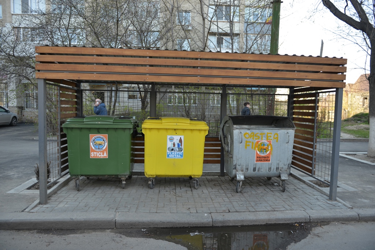 Doar 4,4% din deșeurile produse de populație au fost colectate separat în 2022