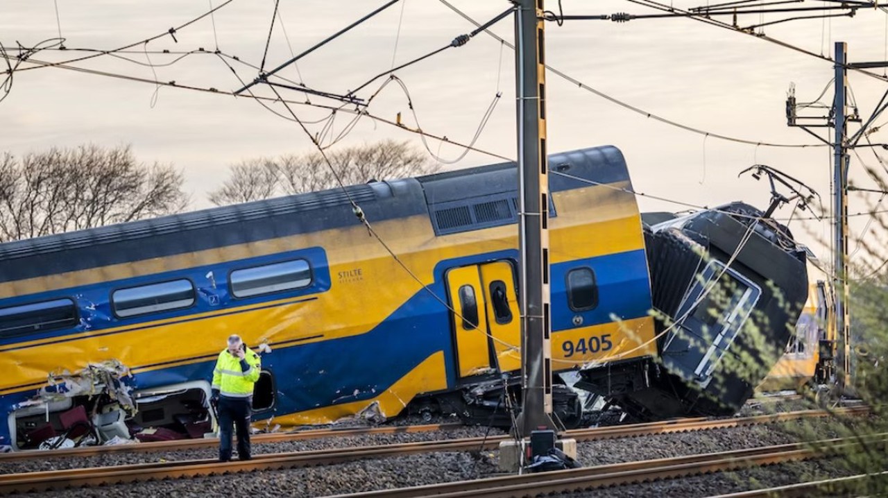 Olanda: Cel puțin un mort și 30 de răniți, după ce un tren a deraiat 