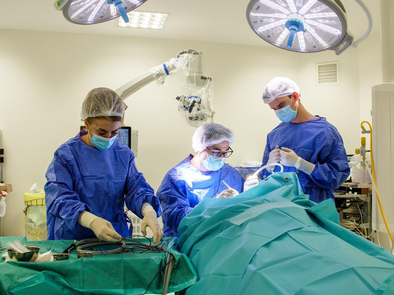 Fără liste de așteptare în raioane: CNAM îndeamnă pacienții să facă operațiile de cataractă și protezare în regiuni, nu la Chișinău