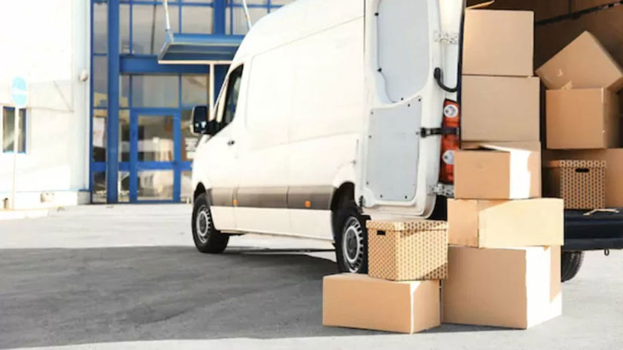 Colete pentru cei dragi aflați în străinătate: cum trebuie să le ambalăm și ce produse putem trimite peste hotare