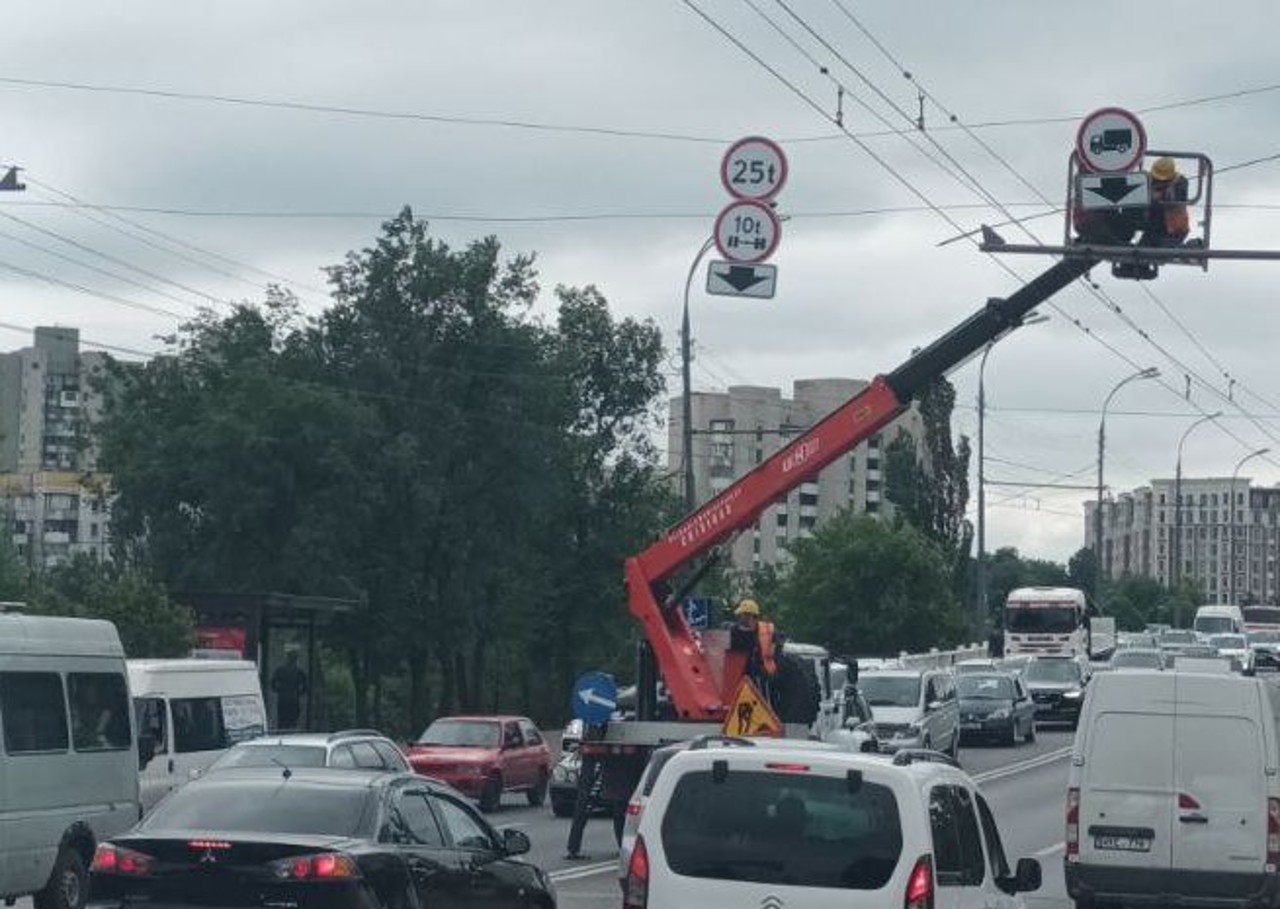 Новые правила движения грузовиков по мосту на улице Измаил в Кишинэу