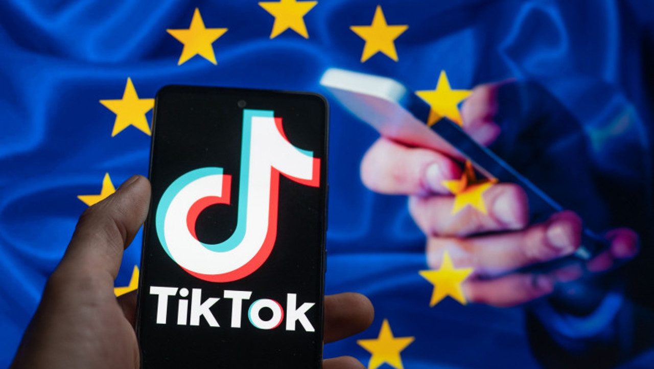 POLITICO: Bruxelles-ul ordonă TikTok să păstreze toate datele referitoare la alegerile din România