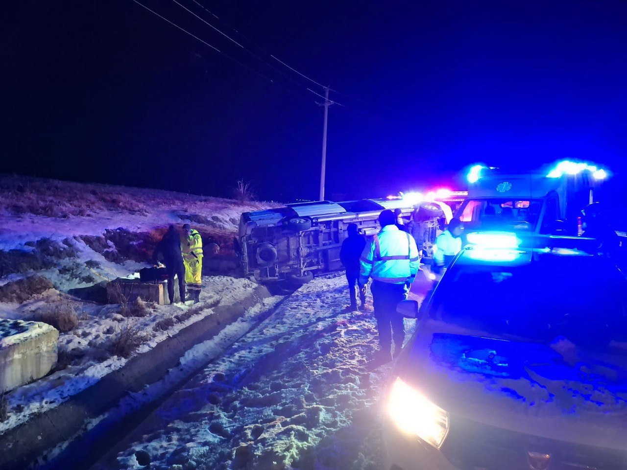 Microbuz din R. Moldova, cu 11 pasageri, implicat într-un accident în România. Doi pasageri, transportați la spital   