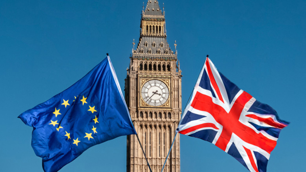 Uși redeschise pentru tinerii britanici: Londra se alătură din nou programului Erasmus+, cu o investiție masivă