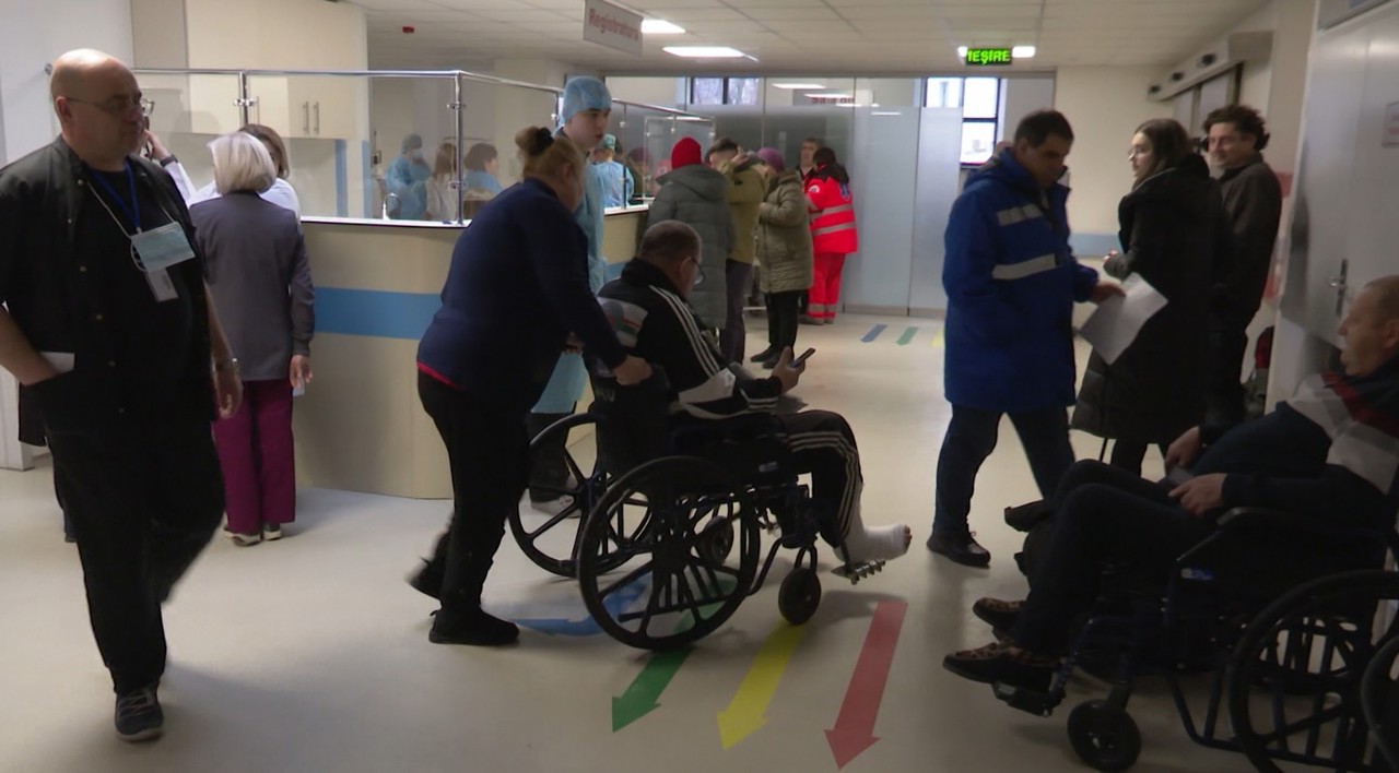 „Autoritățile lucrează rău”: sute de pacienți au ajuns la Institutul de Medicină Urgentă după ce au căzut pe gheață 