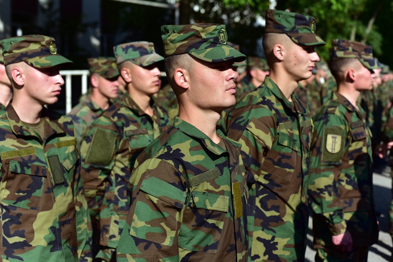 Până la 1.200 de tineri, chemați să facă serviciul militar în următoarele luni. Cum vor fi repartizați recruții în raioanele țării