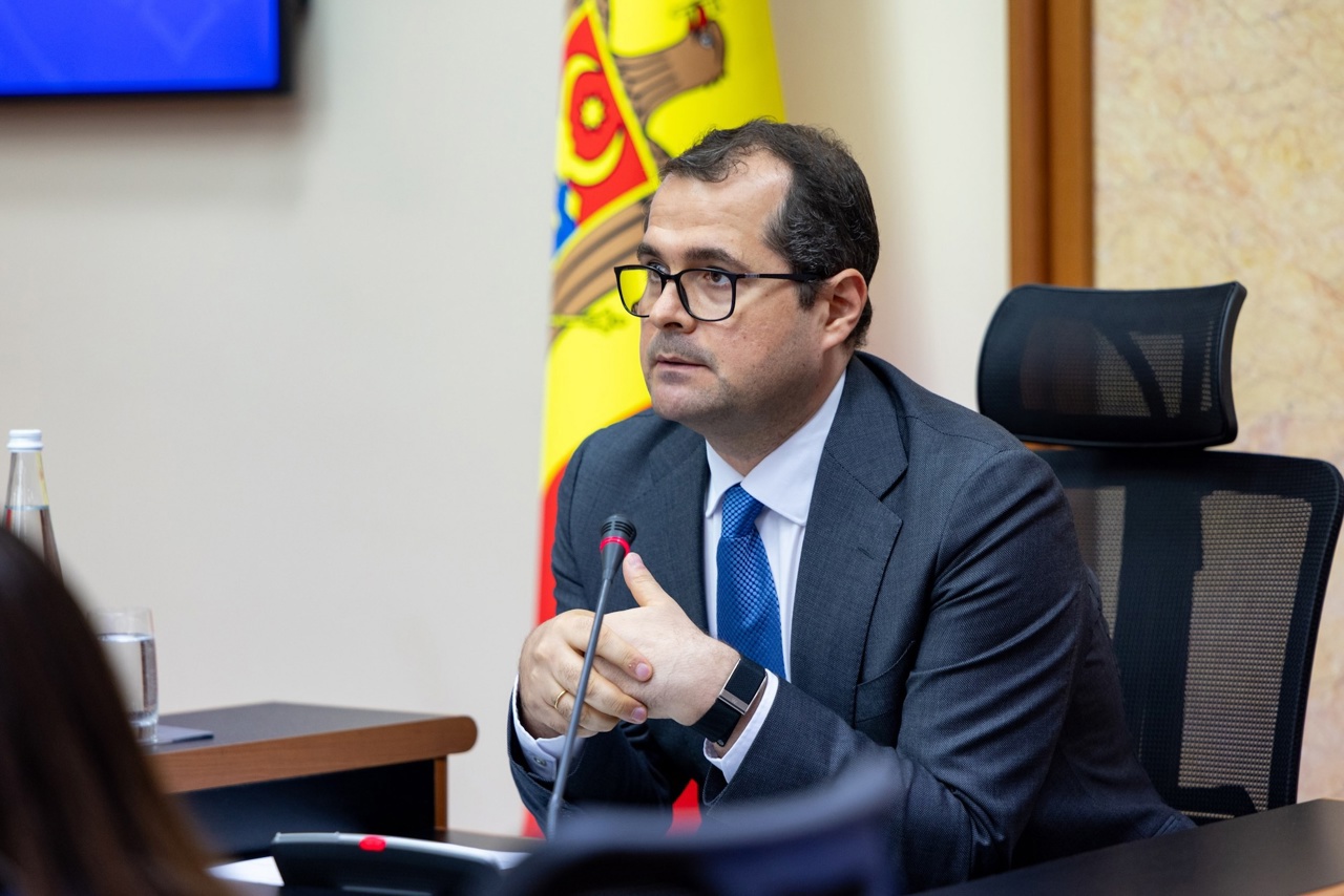 Правительство Тофана: 100 дней работы глазами министров, депутатов и рядовых граждан
