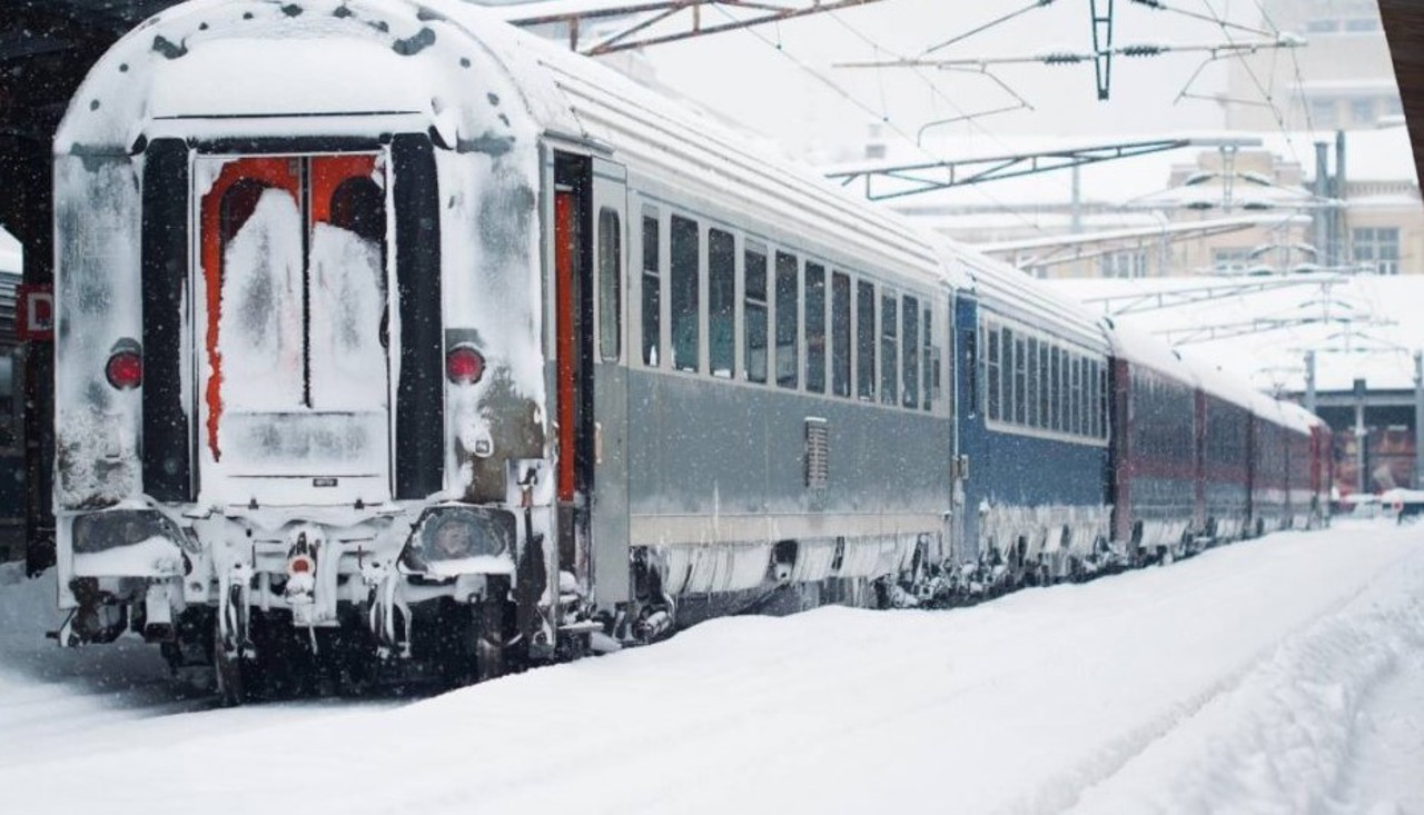 Chisinau - Bucharest train route is 6 hours late. Seven counties in Romania under Code Orange due to blizzard snow