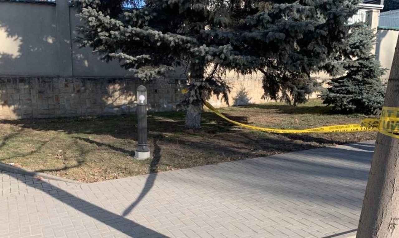 Предупреждение о взрыве бомбы в Кишиневском суде, в штаб-квартире на Буюканах. Полиция на месте