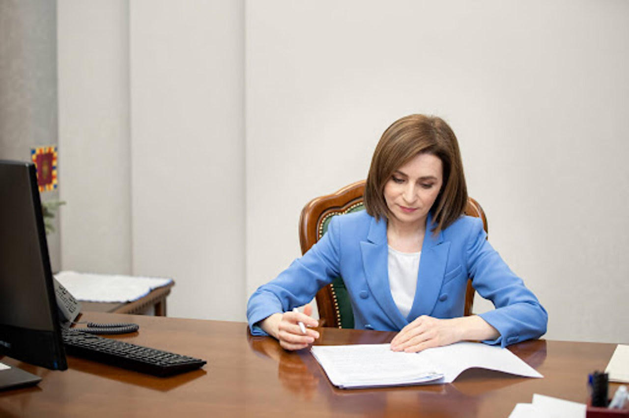 Maia Sandu signed the decree appointing Alexandru Munteanu as Prime Minister