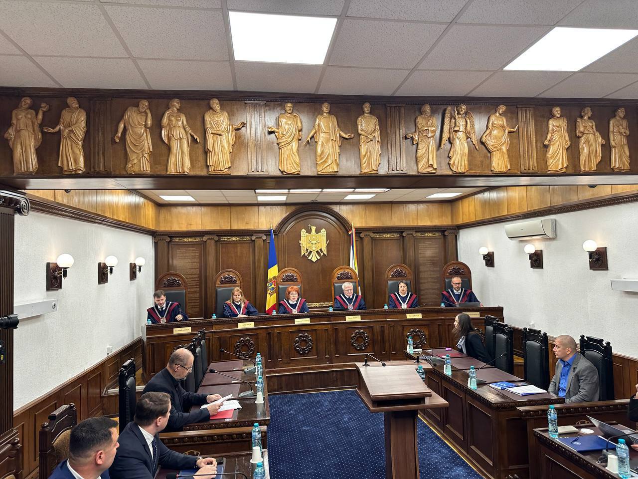 КС утвердил итоги парламентских выборов и распределение мандатов