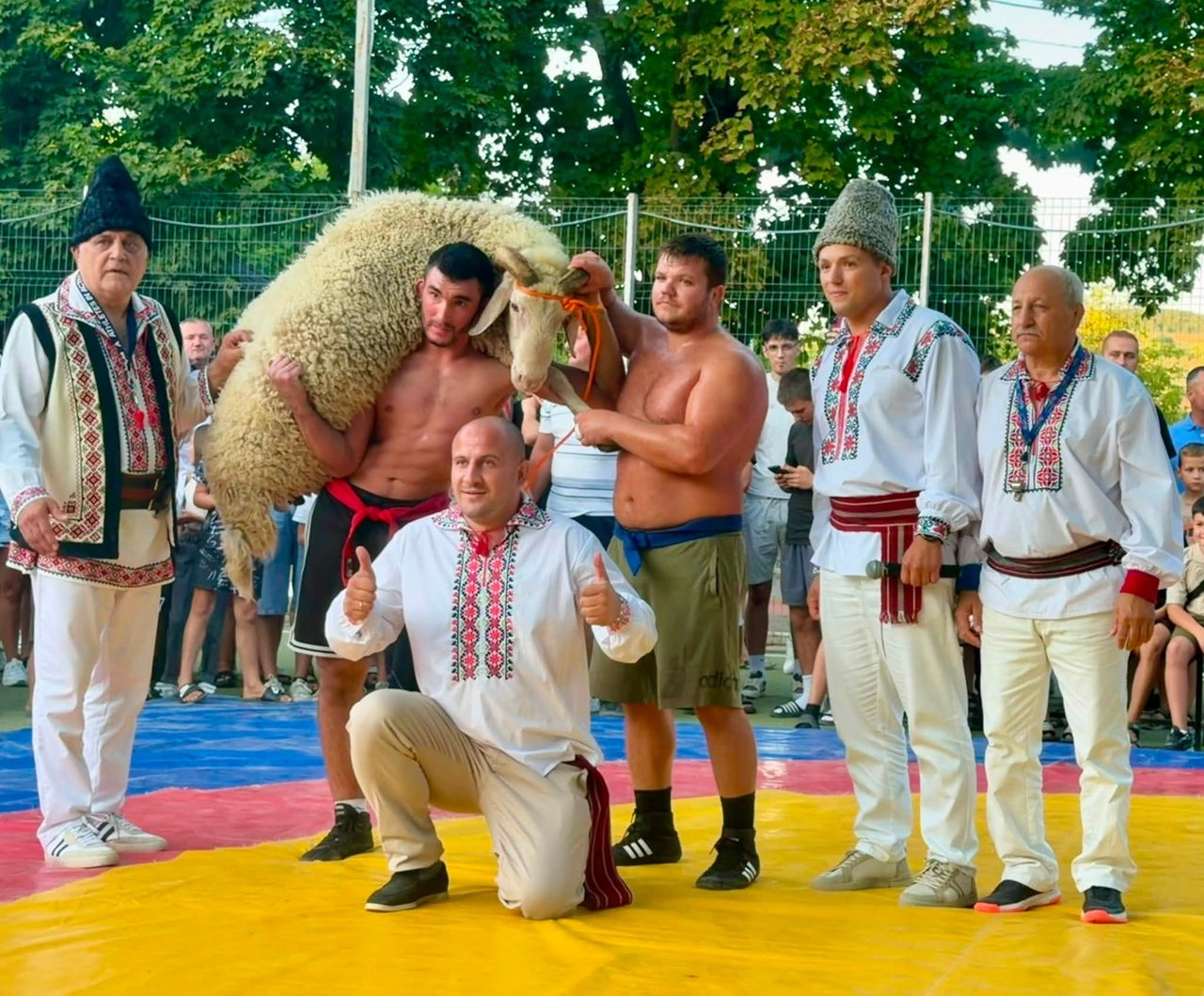 Trofee speciale, lupte spectaculoase și premii consistente la primul turneu internațional de trântă organizat la Buțeni, raionul Hâncești 