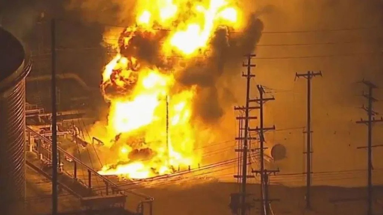 Incendiu masiv la una dintre cele mai mari rafinării din SUA