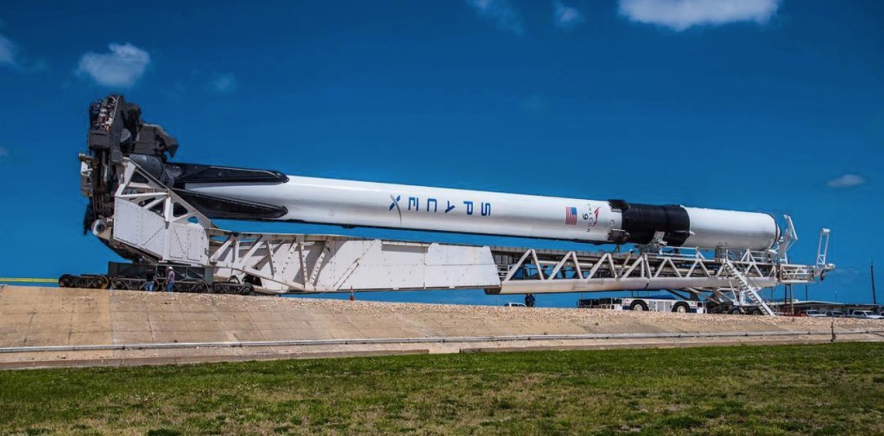 Impact cosmic pe 5 august: O treaptă Falcon 9 se va lovi de craterul Einstein de pe Lună