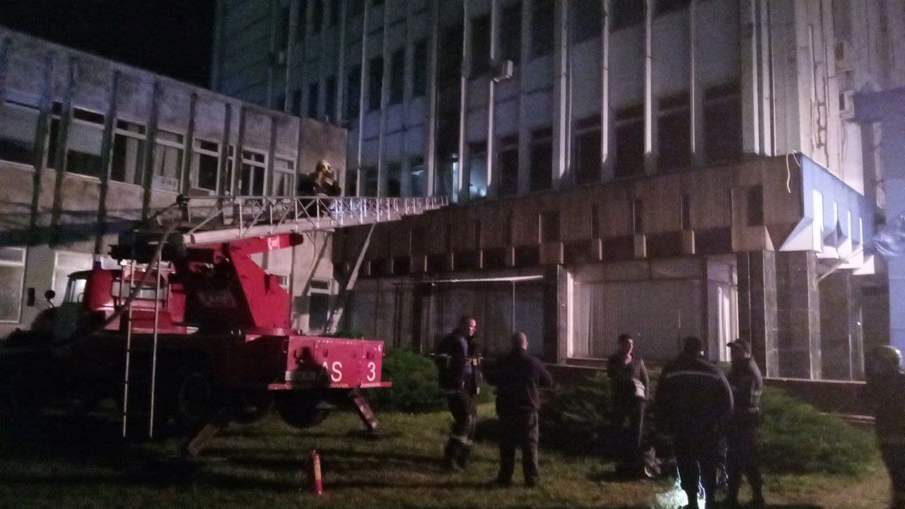 FOTO Incendiu la Casa Radio. Au intervenit patru echipaje de pompieri 