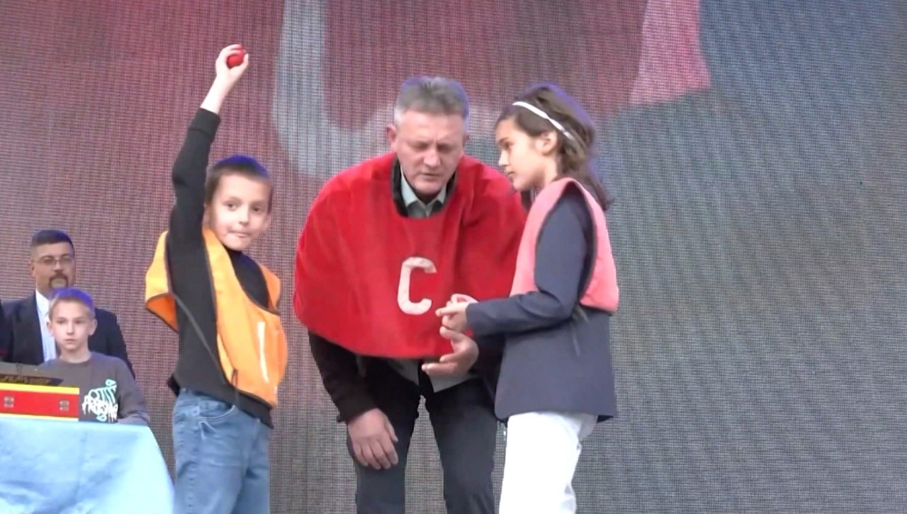 Concurs de ciocnit ouă într-un oraș din Serbia. Câștigătorul s-a ales cu premiu bănesc și titlul de campion 