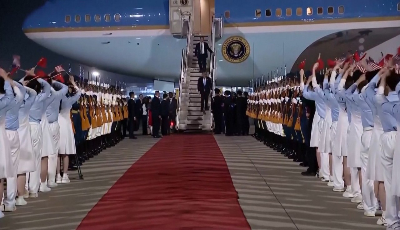 Președintele american, întâmpinat în capitala chineză: Donald Tump este însoțit de oficiali de rang înalt  