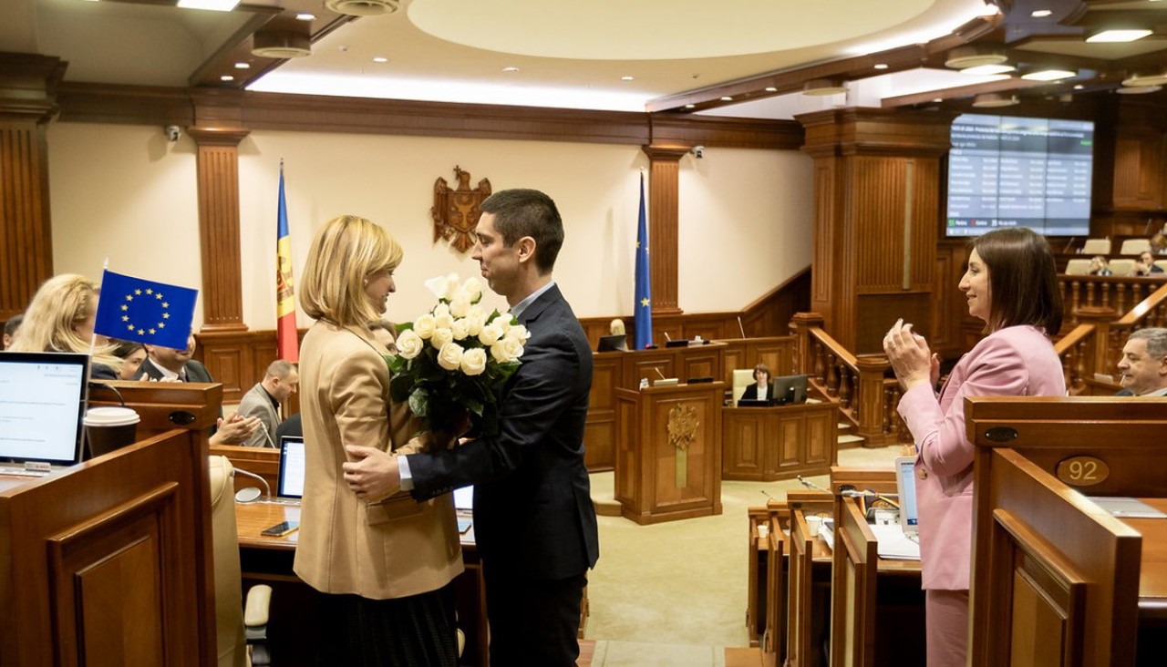 Парламент утвердил отставку Михаила Попшой. Новым вице-председателем Парламента стала Дойна Герман