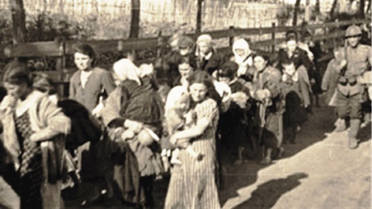 „Îi vedeai cum cad unul după altul”: Mărturii despre masacrul de la Fântâna Albă de acum 85 de ani